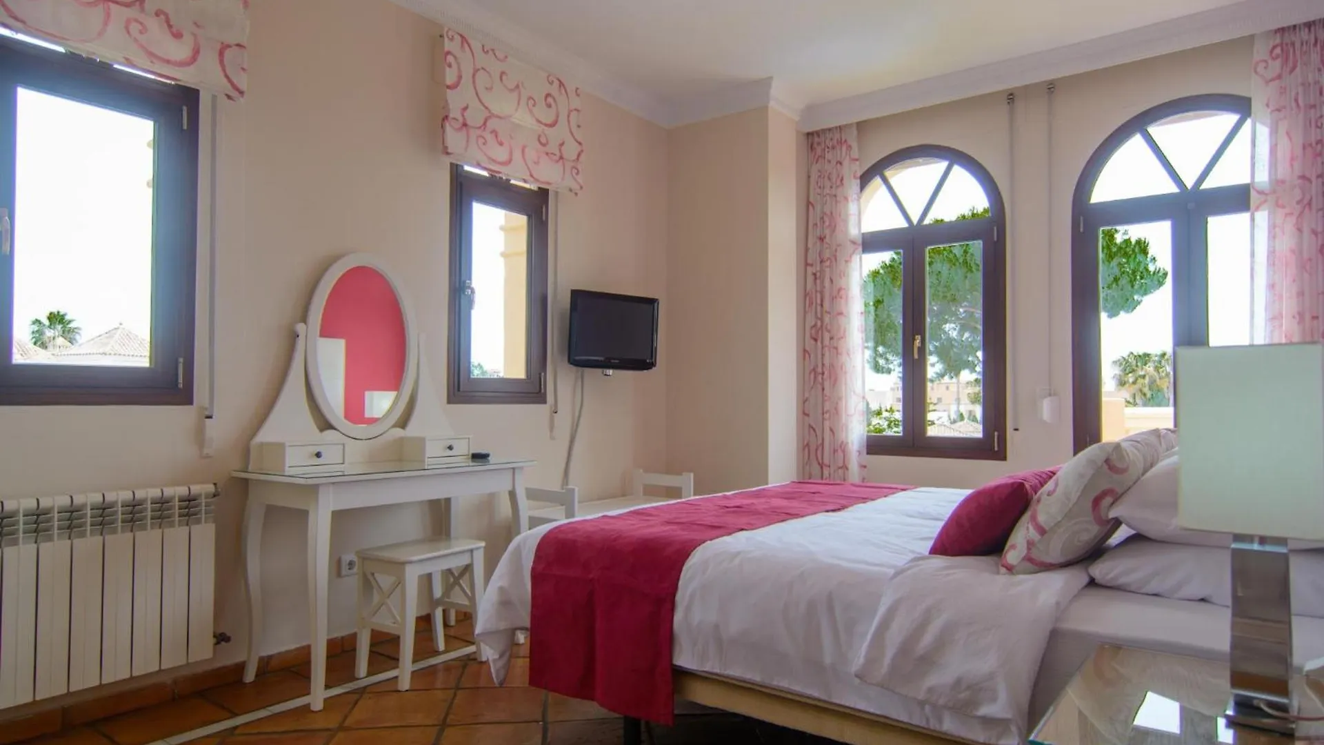 San Pedro 6 Bedroom Villa, Heated Pool, Bbq, Wifi Marbella 0*,  España