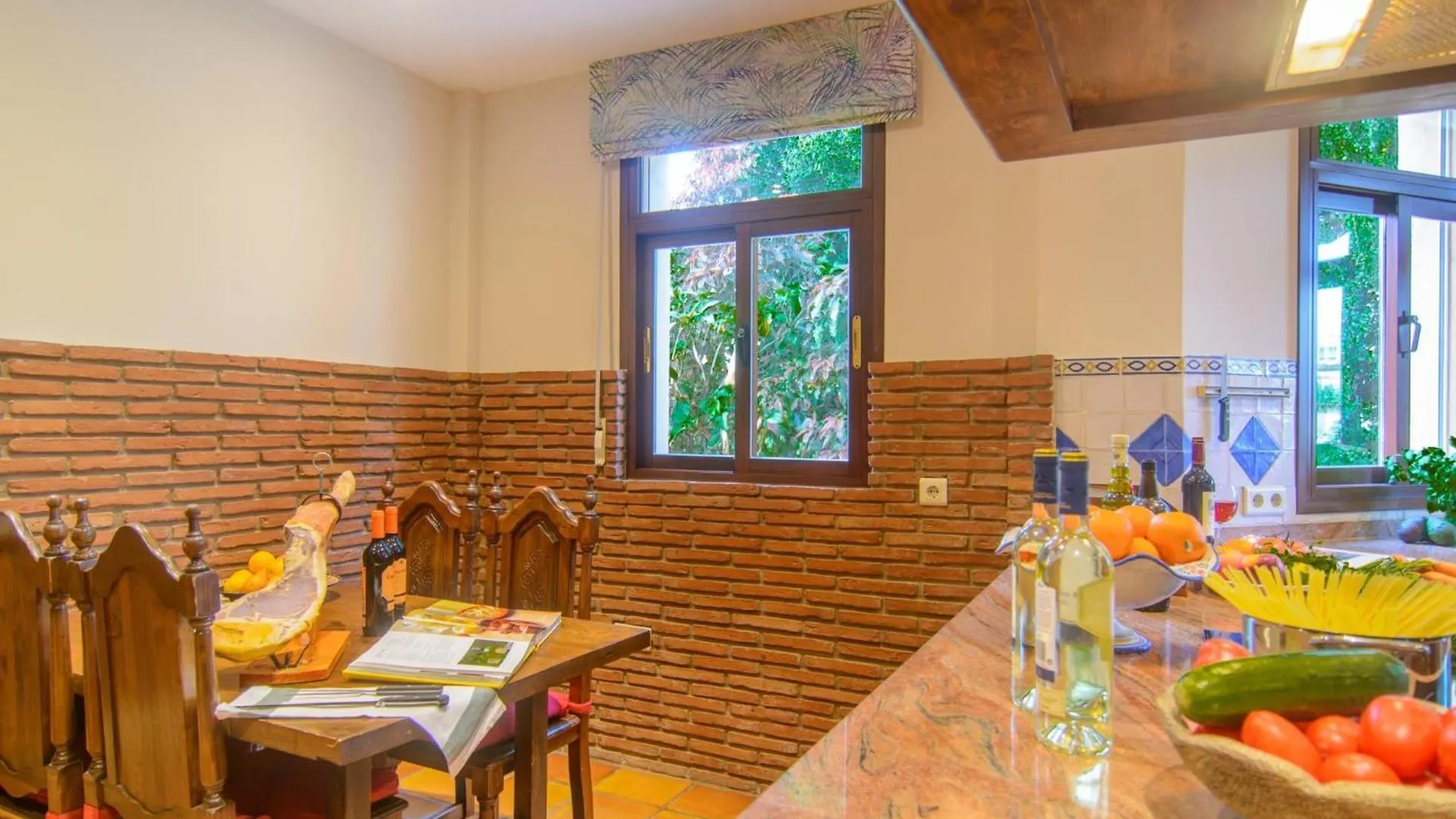 San Pedro 6 Bedroom Villa, Heated Pool, Bbq, Wifi Marbella