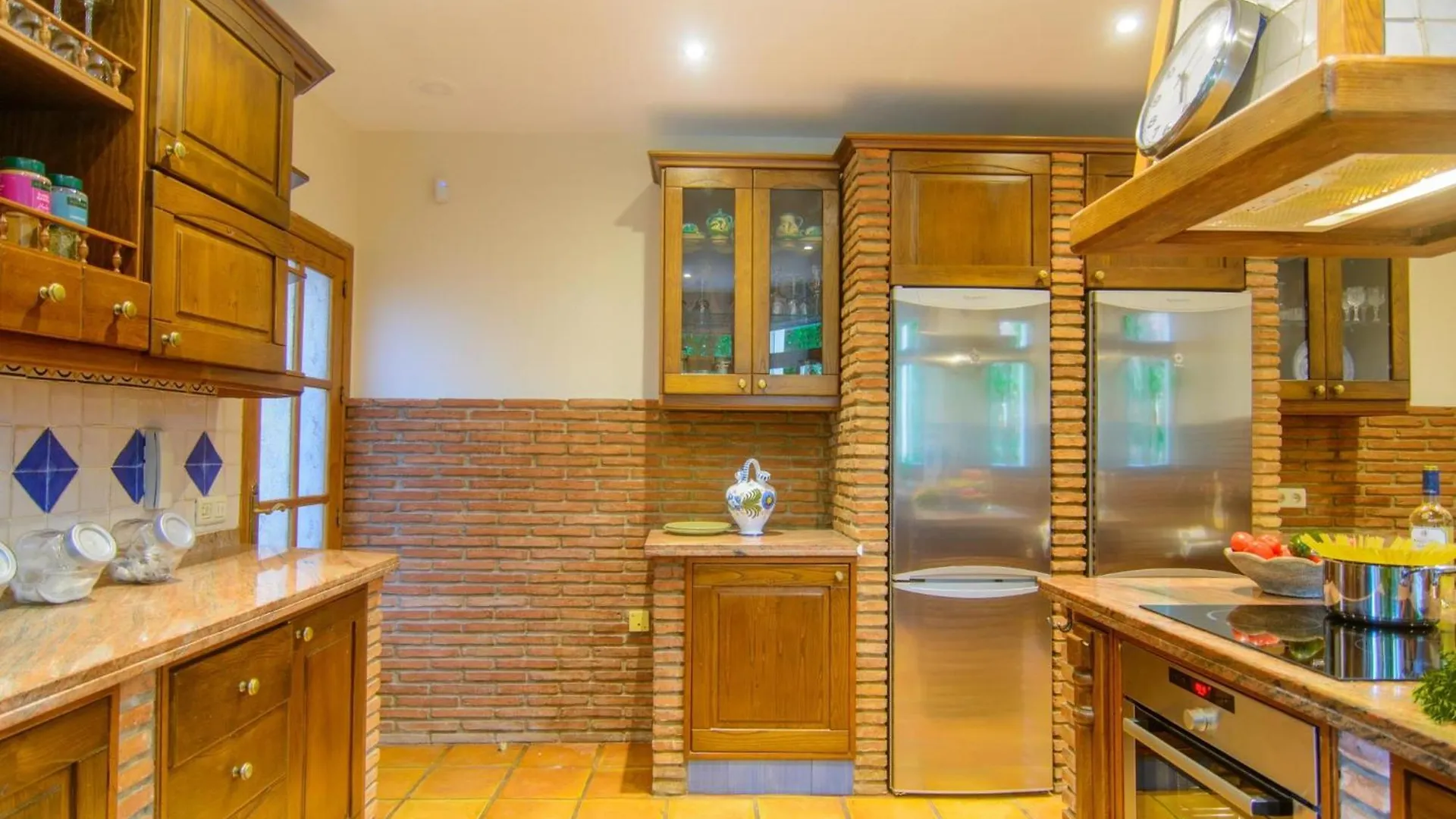 San Pedro 6 Bedroom Villa, Heated Pool, Bbq, Wifi Marbella